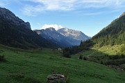 14 Salendo al Passo della Marogella vista sulle Baite di Mezzeno